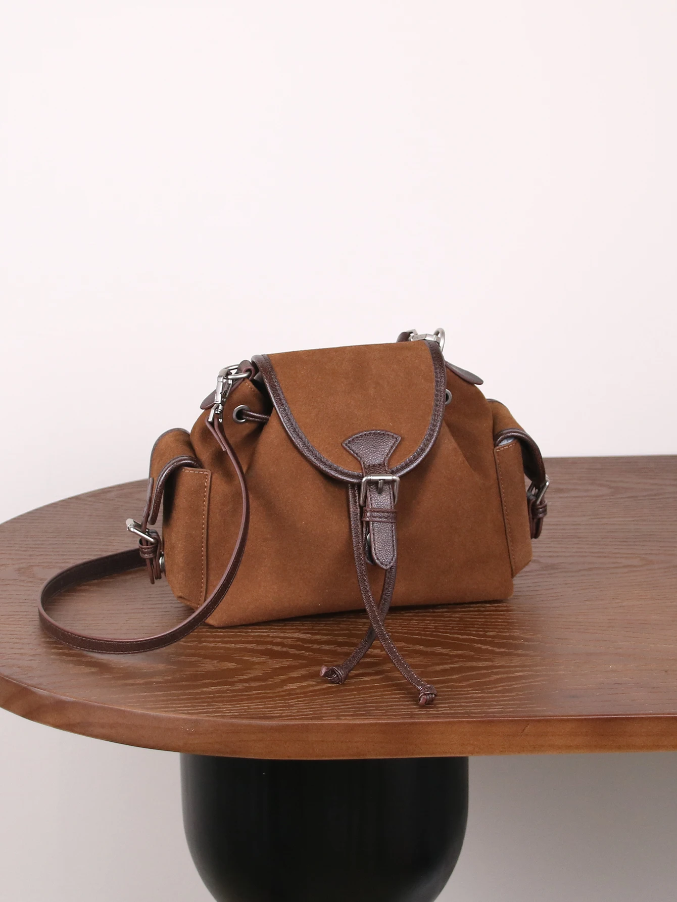 

Fashion commuter retro suede matte texture bag female 2025 new casual Joker bucket bag niche design drawstring shoulder bag comp