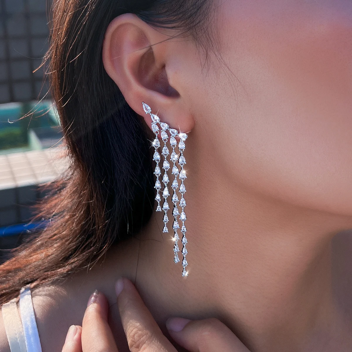 CWWZircons Luxuriöse Glänzende CZ-Quasten-Wassertropfen-Cluster Lange Hängeohrringe für Damen, Brautschmuck, Hochzeitsschmuck, Party-Schmuck, Großhandel E1179 – Detail 6