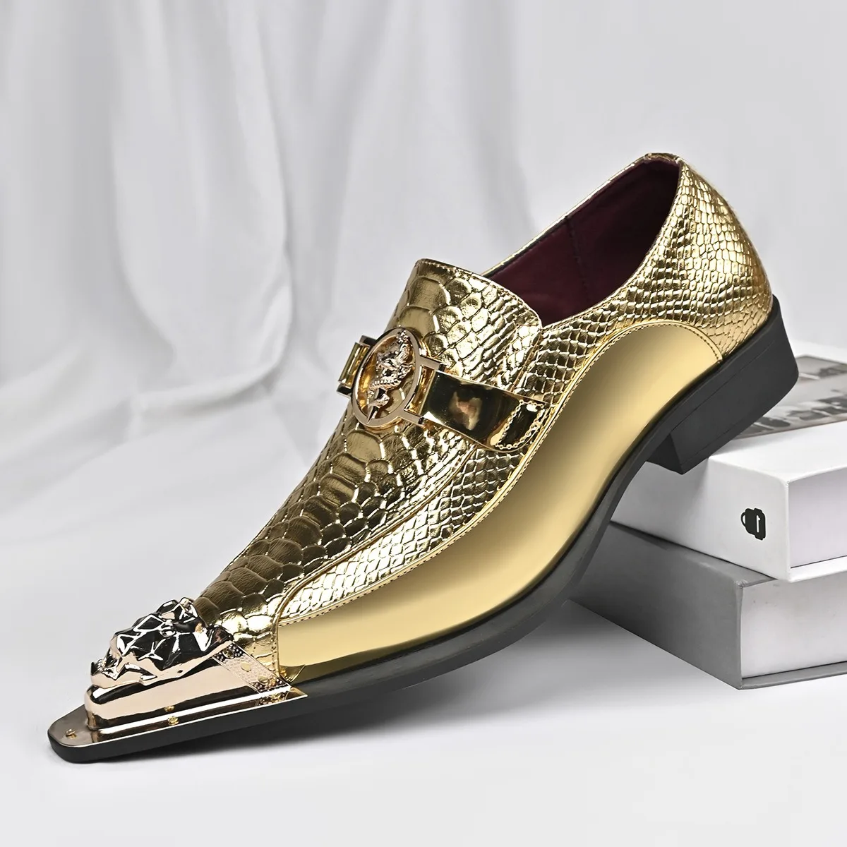 Coiffeur pointed toe shoes loafers for man original brand patent leather dress shoes for man luxury man shoes high quality party
