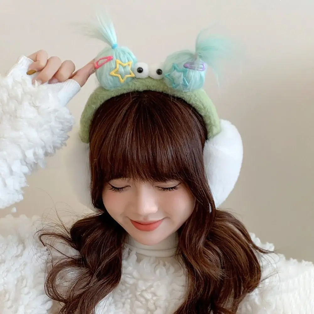 

Материал защиты ушей Пушистая текстура Ветрозащитный дизайн Наушники Складной дизайн Функция антифриза Ушные сумки Женское использование