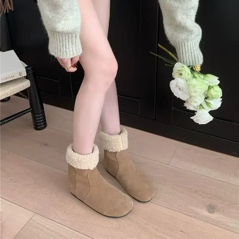 Tabi mulher sapatos novos no inverno 2024 botas de neve para mulheres plana moda chique e elegante mais quente y2k proteção primavera outono 39