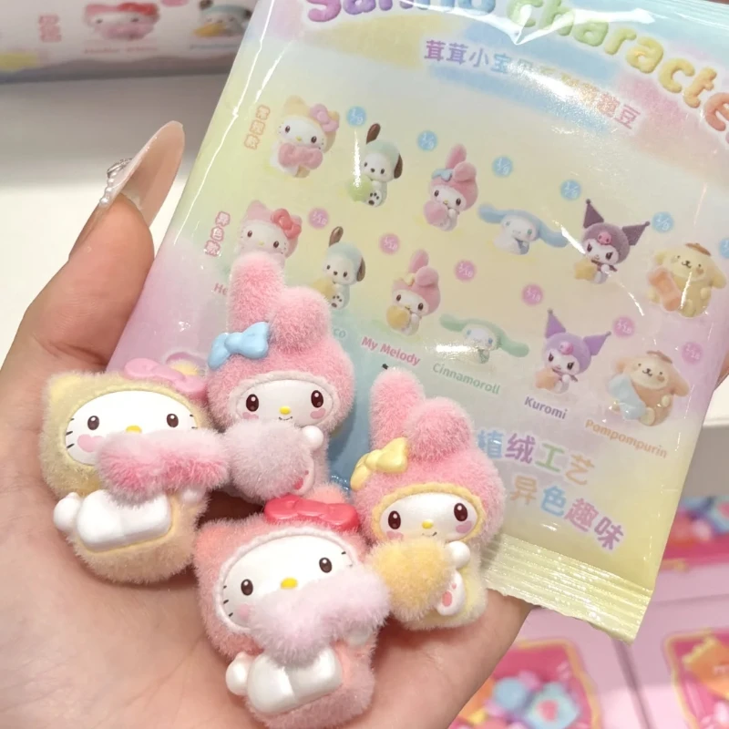 Caja ciega Sanrio Fluffy Little Baby Series auténtica, Hello Kitty Kulomi, adorno flocado, muñeca, juguetes de Anime, figuritas, regalo perímetro