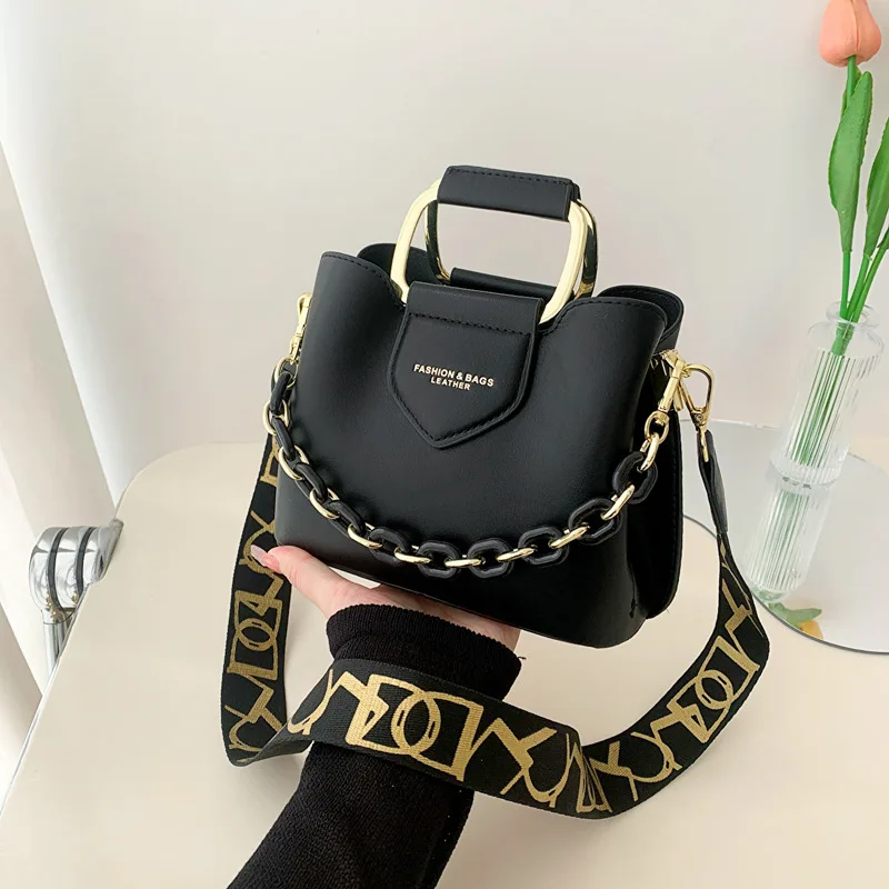 

KK 2024 New Summer New Fashion Women's Shoulder Bag Simplified Commuting Chain Decorative Handbag Texture Crossbody Bag