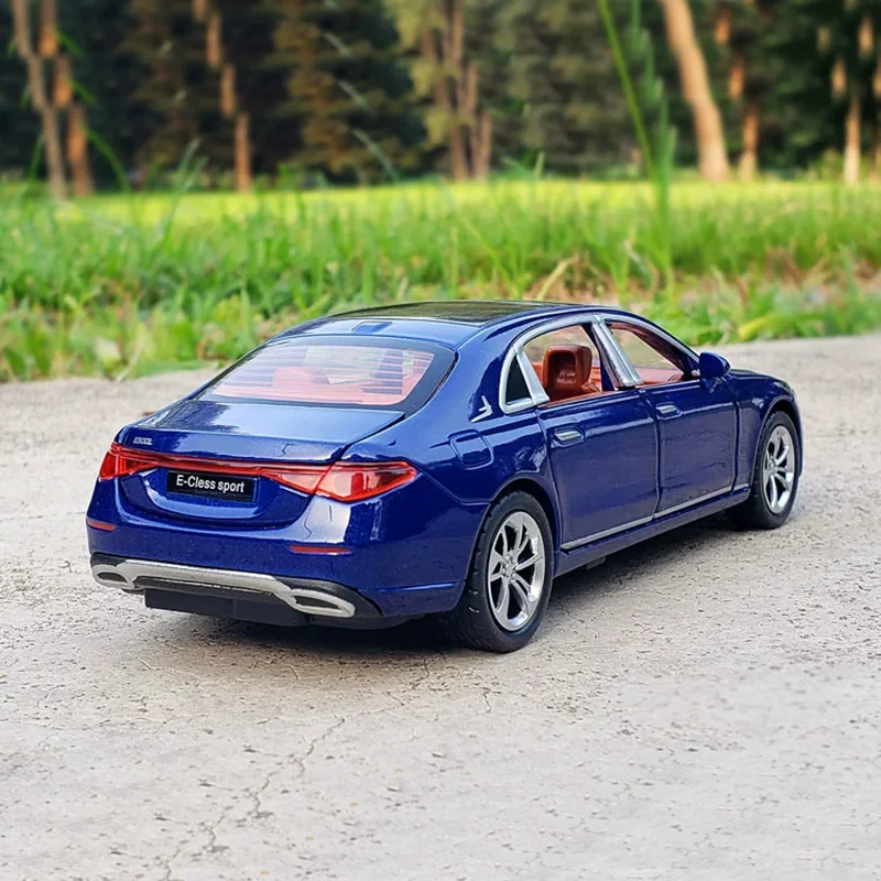 1:32 Alloy E-Class E300 L Car Model Diecast Metal Vehicles Car Model Simulation Sound and Light Collection Kids Gifts Toy