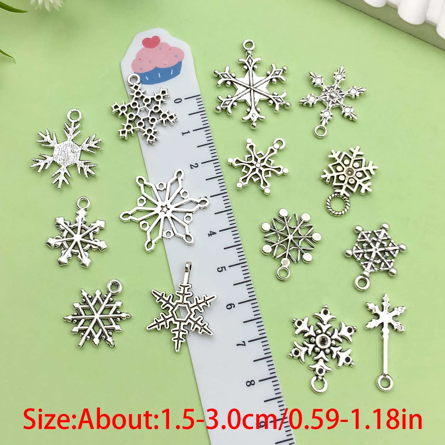 10/14pcs Antique Silvery Snowflake Design Charms Alloy Christmas Decoration Pendants for DIY Jewelry Making Accessories