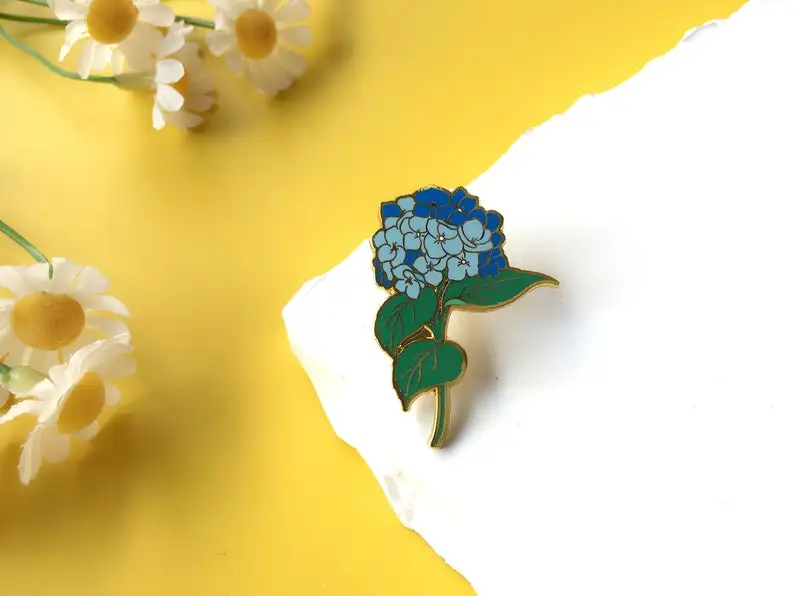 Beautiful Hydrangea Hhard Enamel Pin Flower Badge Floral Brooch for Jewelry Accessory Gifts for Botantists Wholesale