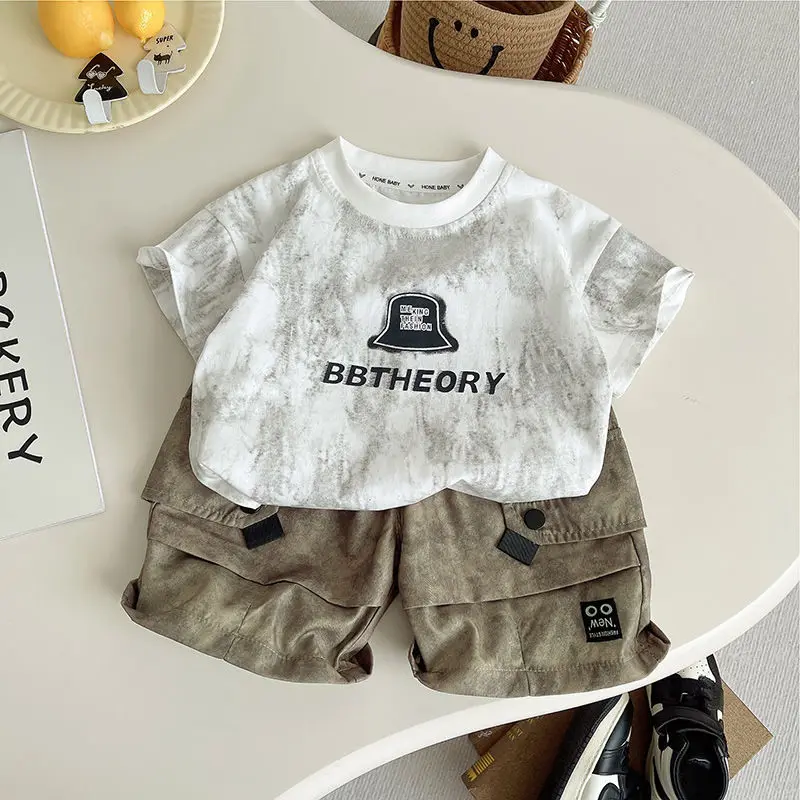 Sommer Kleinkind Jungen Kleidungsset 2026 Neu Buchstaben Bedrucktes Kurzarm-T-Shirt Top+Shorts Outfits Kinderkleidung 2-teiliges Set