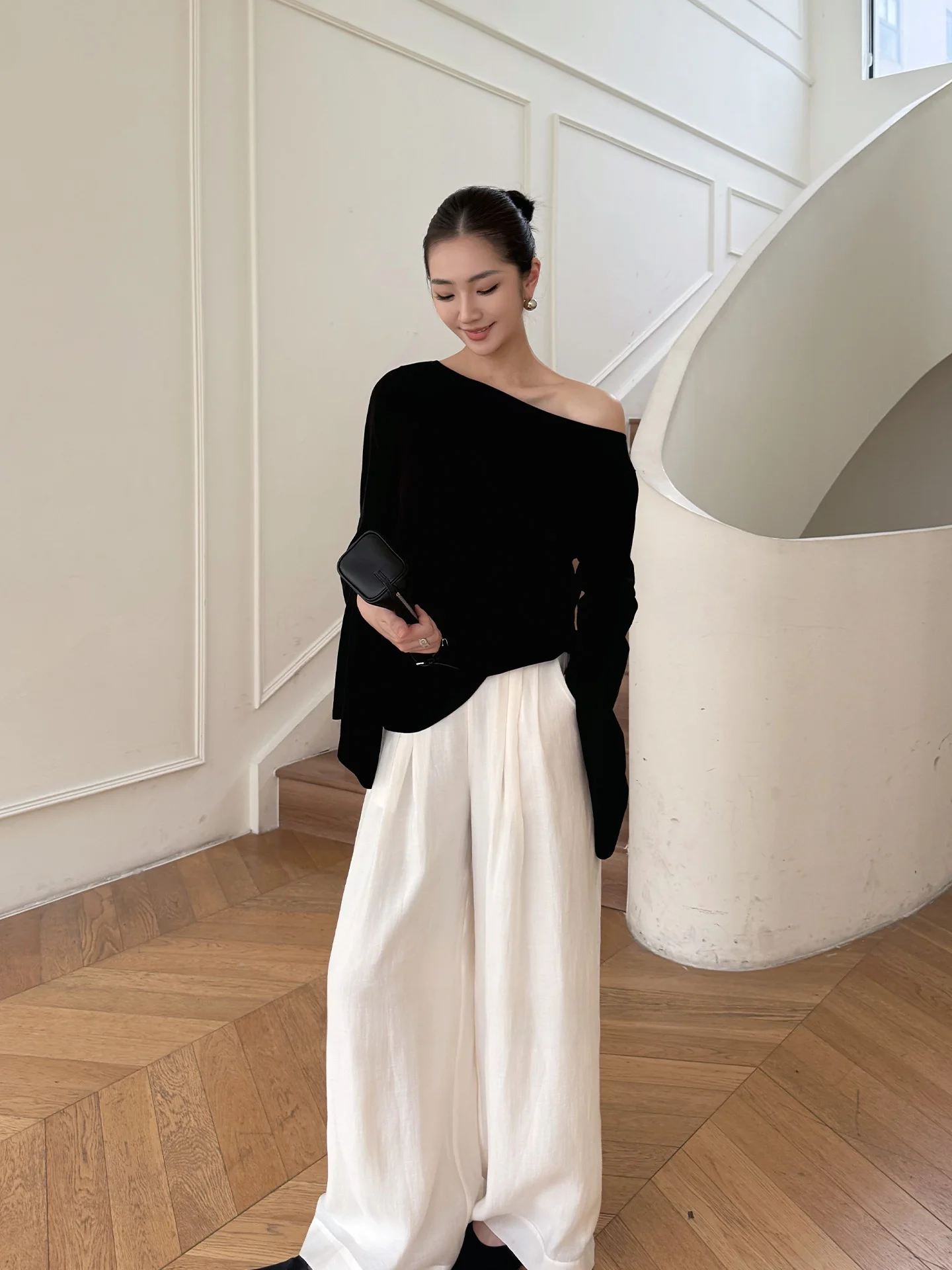 

Черный асимметричный топ с драпировкой на одно плечо, женский, повседневный стиль, с длинным рукавом, из шелковой вискозы, новинка Весна 2026, туника с драпировкой на плече