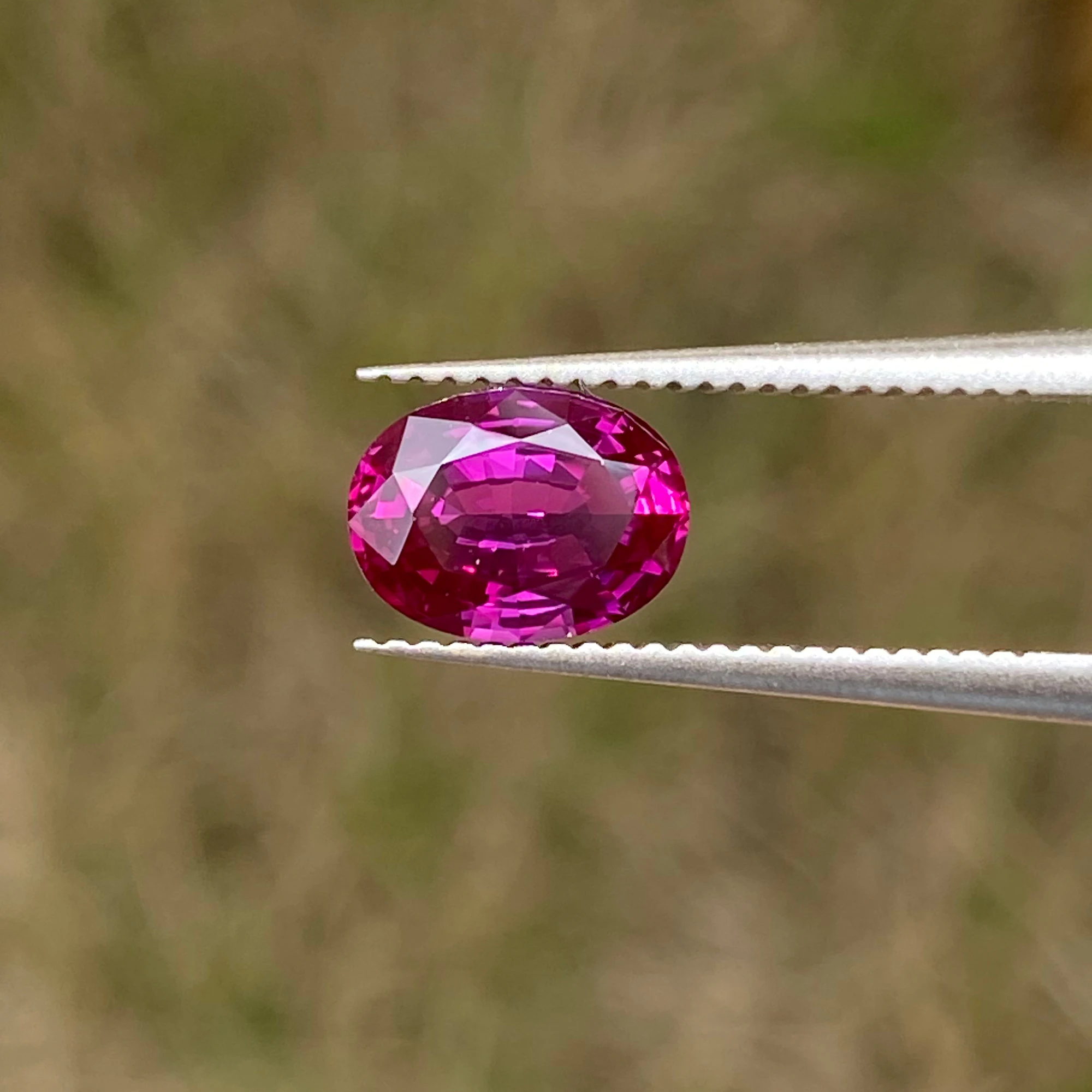 zaffiro-ovale-sintetico-di-alta-qualita-colore-viola-rosso-per-creazione-di-gioielli-avanzati-e-materiali-fai-da-te