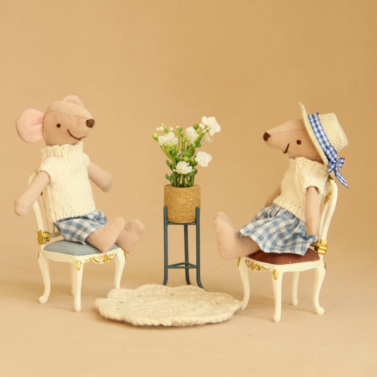 

Miniature Artificial Doll House Home Furnishings H-13Cm Changeable Mouse with Couple Outfit