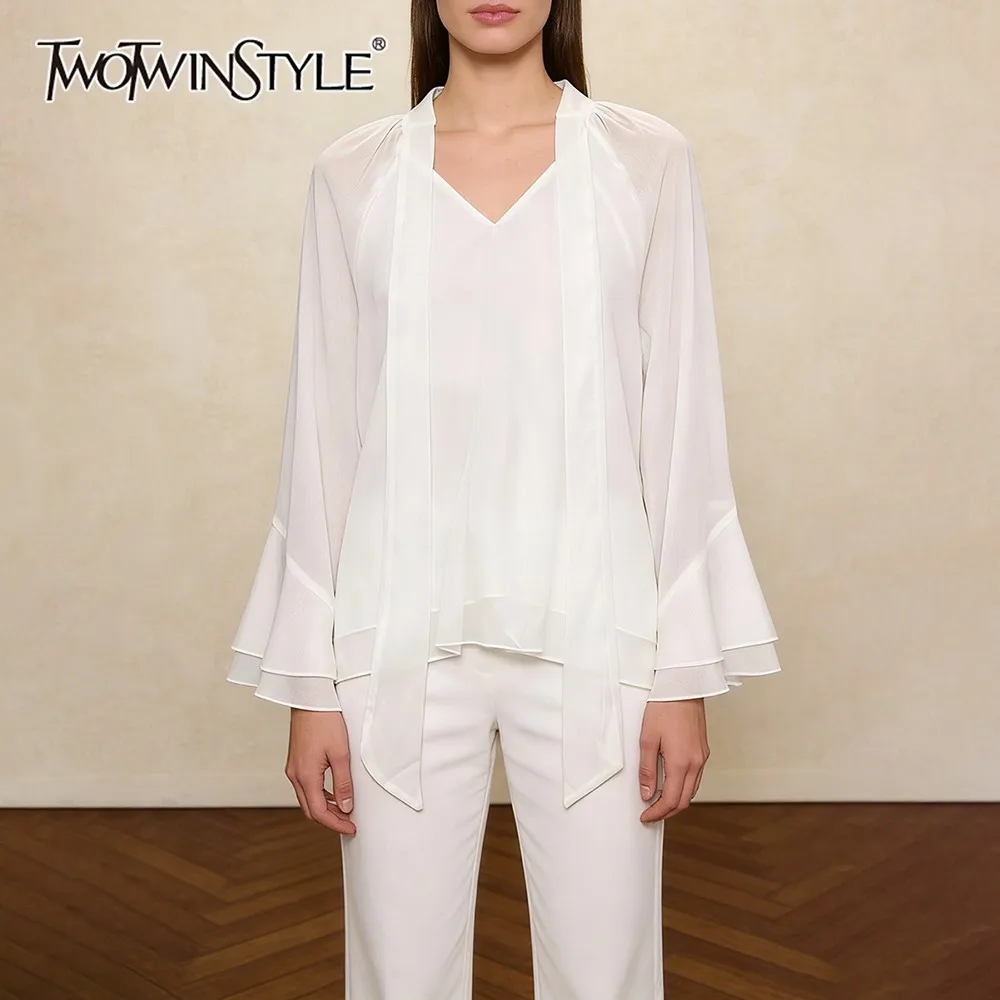 

TWOTWINSTYLE, однотонная шикарная рубашка с оборками, женская свободная элегантная французская рубашка с v-образным вырезом и длинными рукавами, осенняя мода, новинка