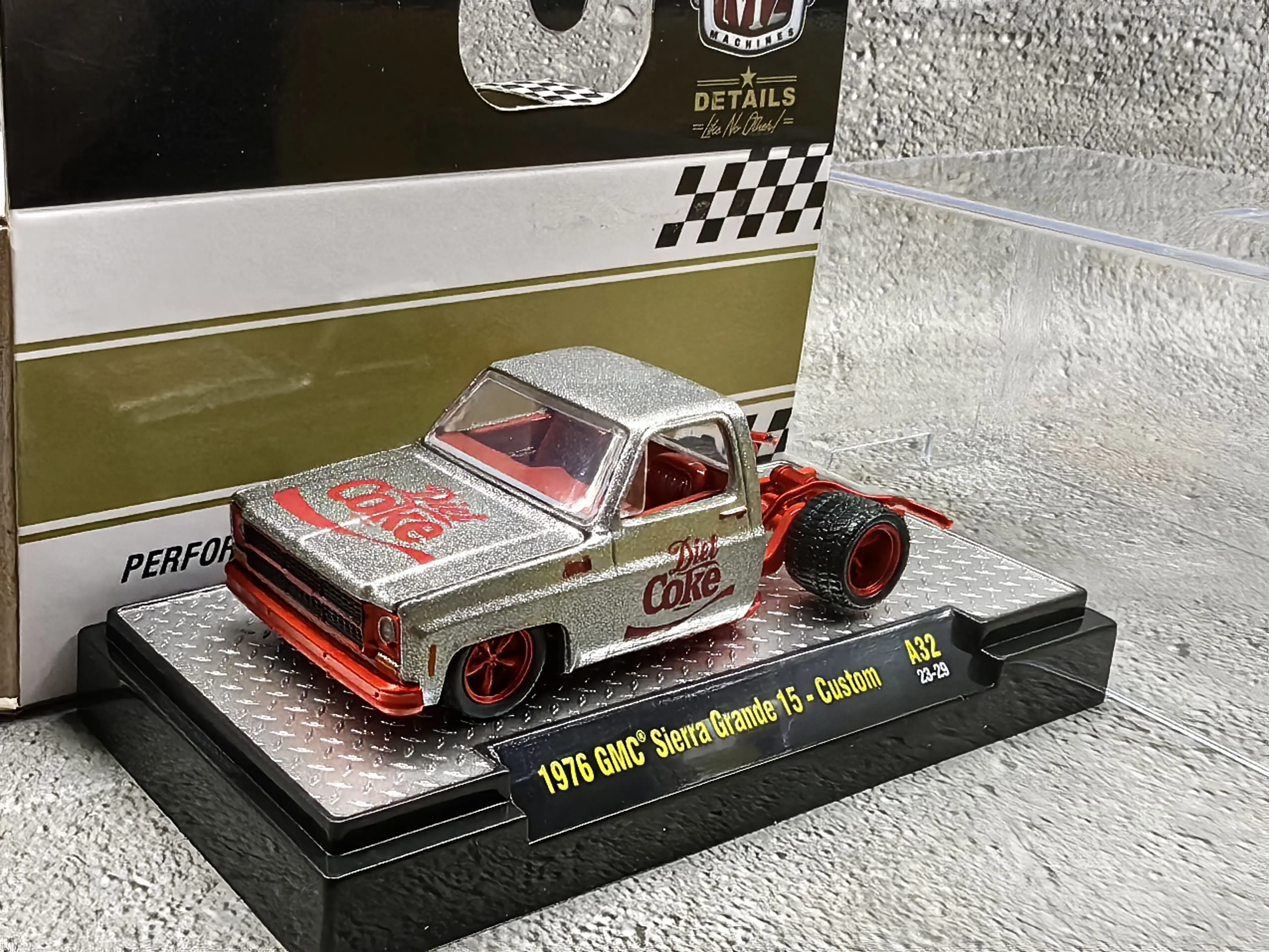 M2 Machines 1/64 1976 GMC Sierra Erande 15 Gustom 1973 Cheyenne Super Special Red hub Die-cast alloy car model gift