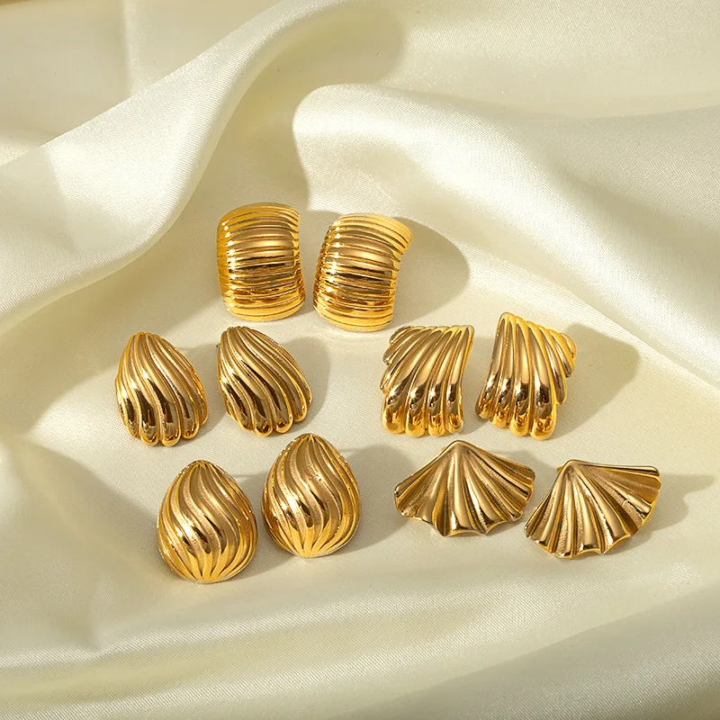 CARLIDANA New Arrival Fashion Jewelry Vintage Gold Plated Wave Line Square Texture Metal Gold Plated Stud Earrings For Women