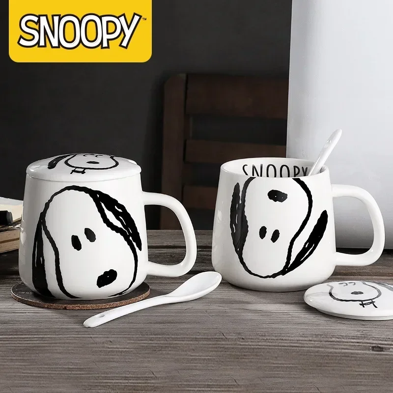 Bottiglia d'acqua Snoopy Paanuts Cartoon Tazze in ceramica Tazze da caffè con cucchiaio e coperchio Articoli di spedizione gratuiti Bottiglia d'acqua per bevande Kawaii