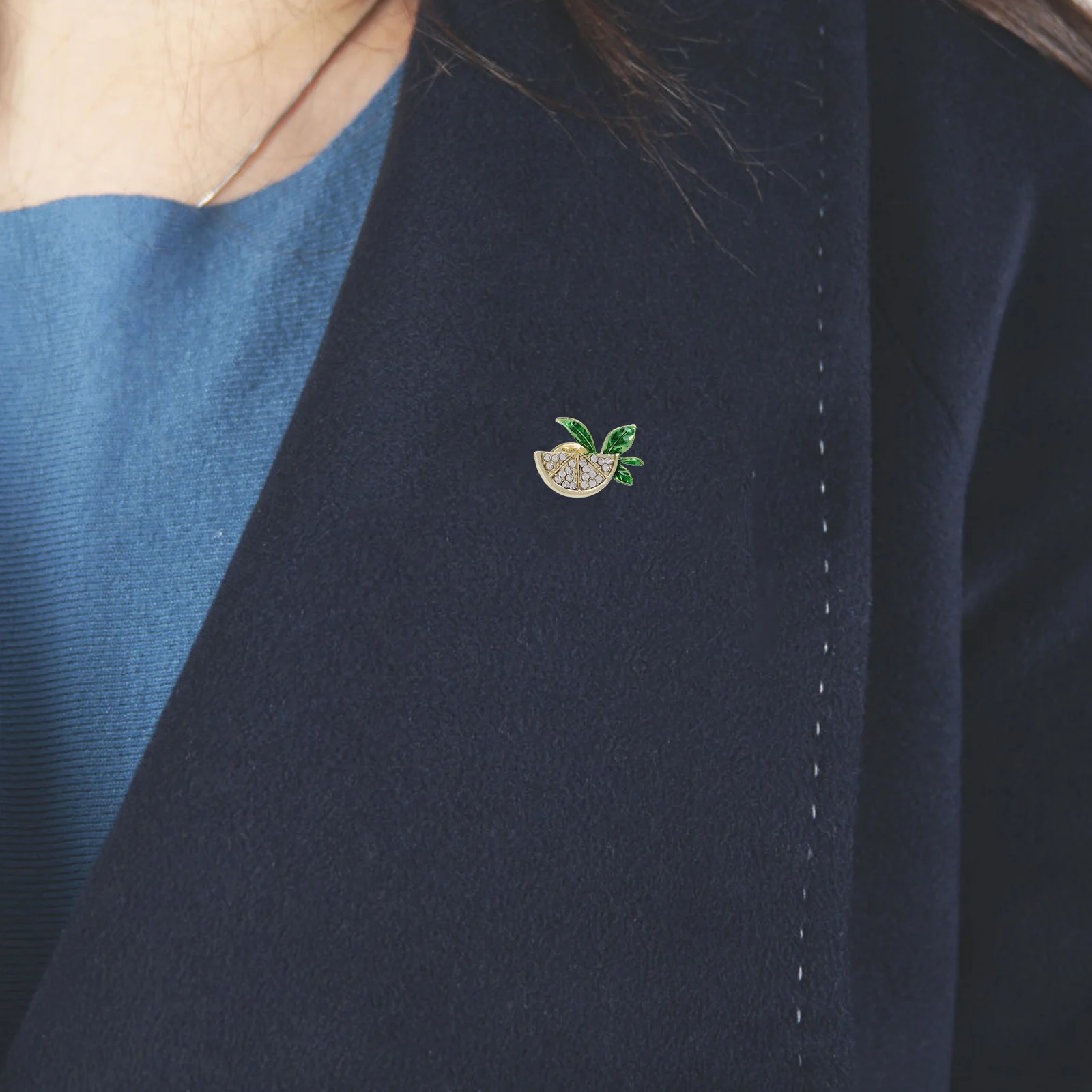 Broche de sandía de cristal para mujer, Pin de solapa con diamantes de imitación de fruta de dibujos animados, accesorio de decoración para fiesta de verano