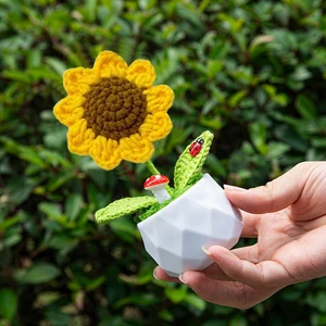 زهور الكروشيه عباد الشمس الاصطناعي في مزهرية المنسوجة باليد هدية الزفاف للضيوف عباد الشمس عباد الشمس ديكور غرفة عباد الشمس عباد الشمس أعلى 6 مبيعات لأواني زهور الكروشيه - رقم 6