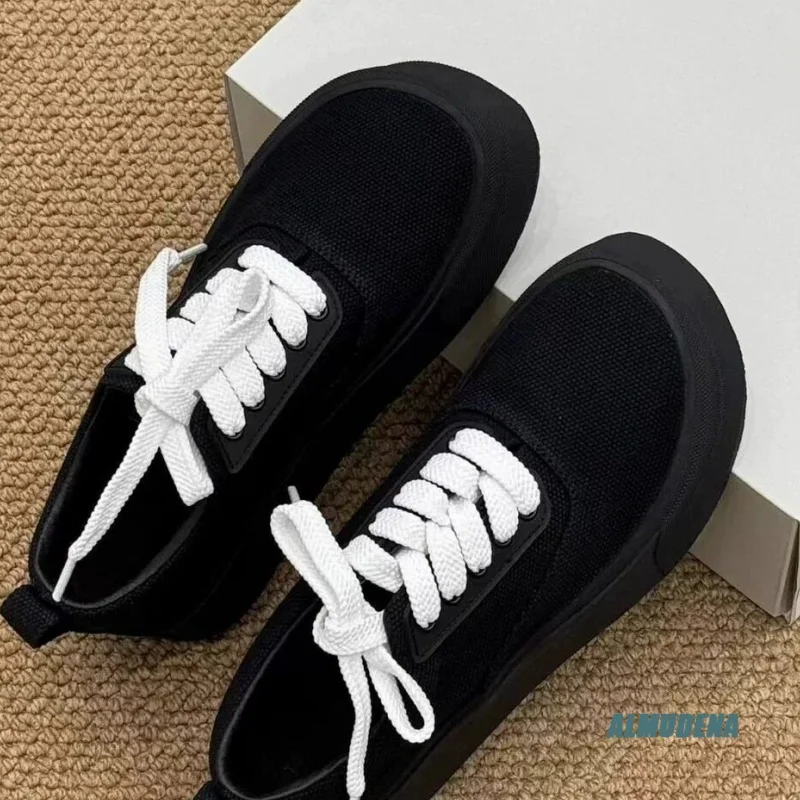 Minimalist Canvas Low Top Board Shoes Men Fashion Thick Soled Lace Up Casual Sneakers Outdoor New Comfortable Daily Shoes