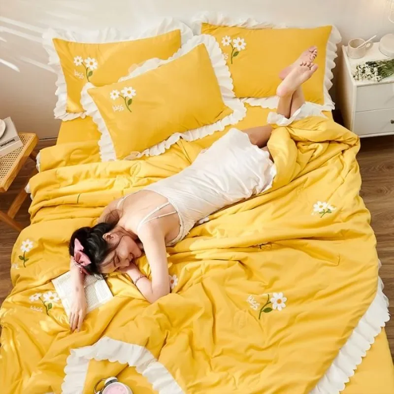 

2025 New Chrysanthemum Pattern Towel Embroidered Summer Quilt Single Piece Soft and Comfortable Air Conditioner Adult Gift Quilt