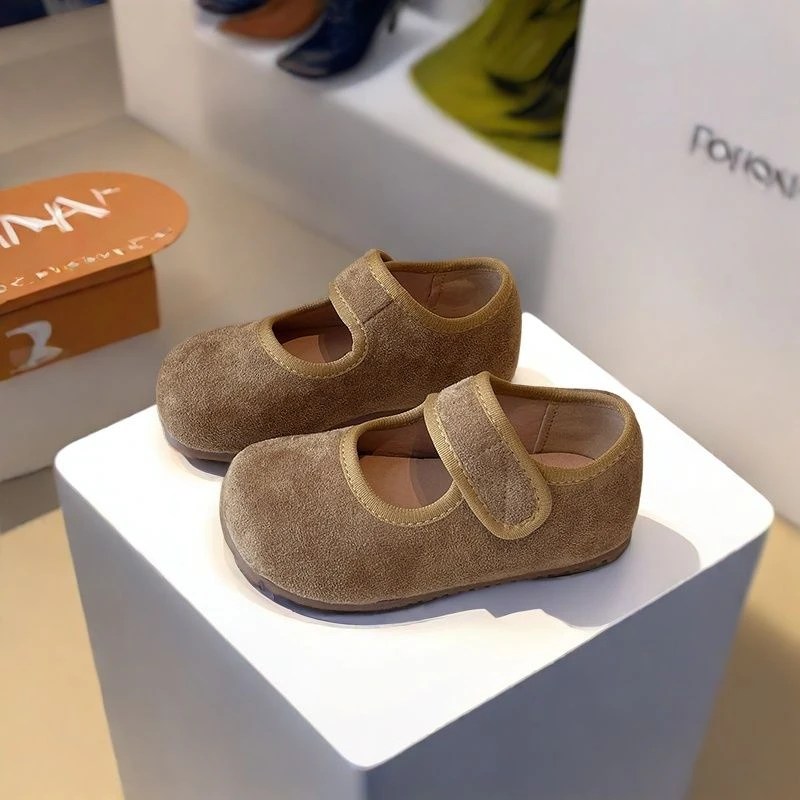 2025 جديد بنات الجلد المدبوغ حذاء مسطح لينة وحيد الاطفال أحذية نمط جديد بلون بسيط حذاء كاجوال للأطفال ربيع الخريف