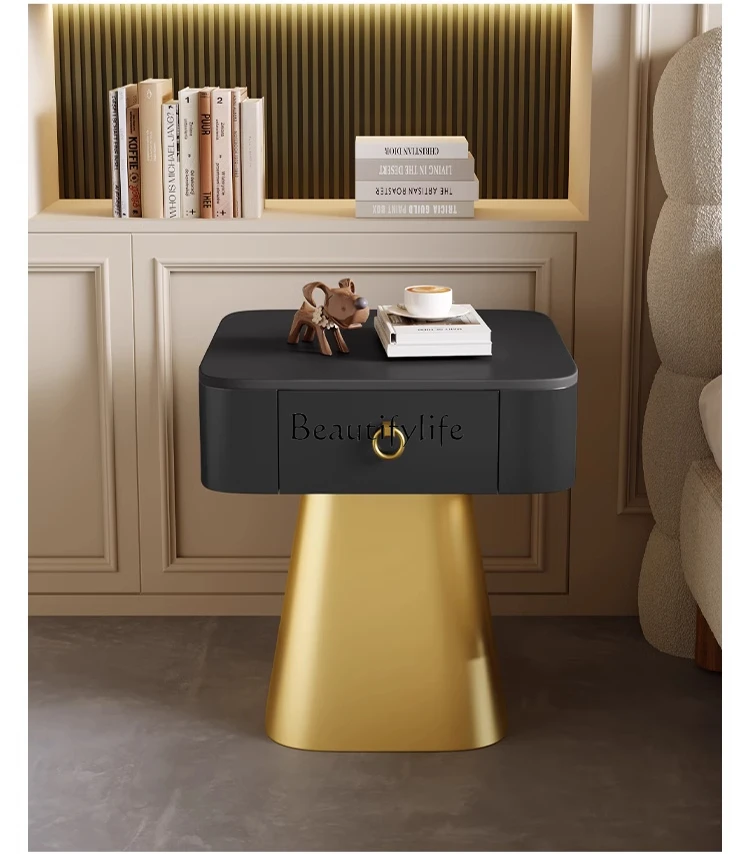 クリーム風フレンチベッドサイドテーブル寝室ベッドサイド収納収納キャビネット小さなアパート家庭用収納サイド少数