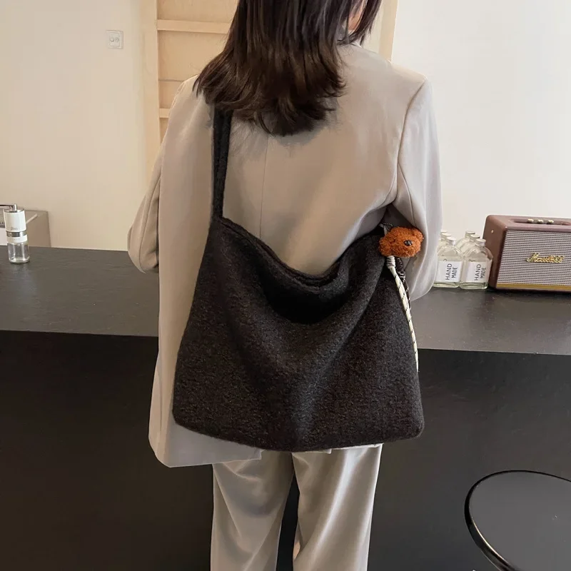 Bolso tipo cubo de hombro de felpa de gran capacidad, bolso versátil de otoño e invierno, bolso de mujer de gran capacidad a la moda