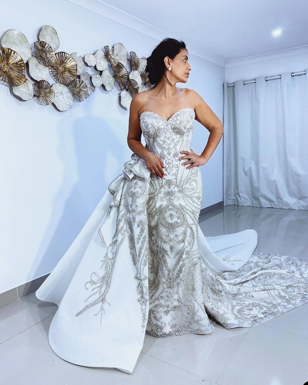 Sang Trọng Lông Tơ Áo Cưới 2022 Trắng Vestidos De Novia Hạt Pha Lê Người Yêu Cổ Cô Dâu Nàng Tiên Cá Đầm Tự Làm