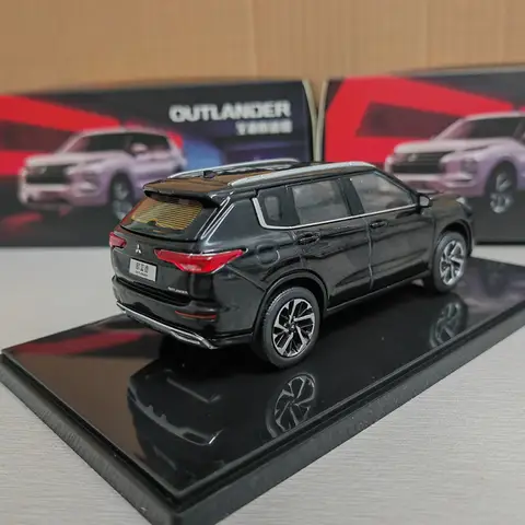 1/43 Mitsubishis Outlander SUV Legeringsbilmodell Gjuten Metall Terrängfordon Bilmodell Simulering Miniatyrskala Barnleksak Present 12 best sales Pajero-leksak - №2