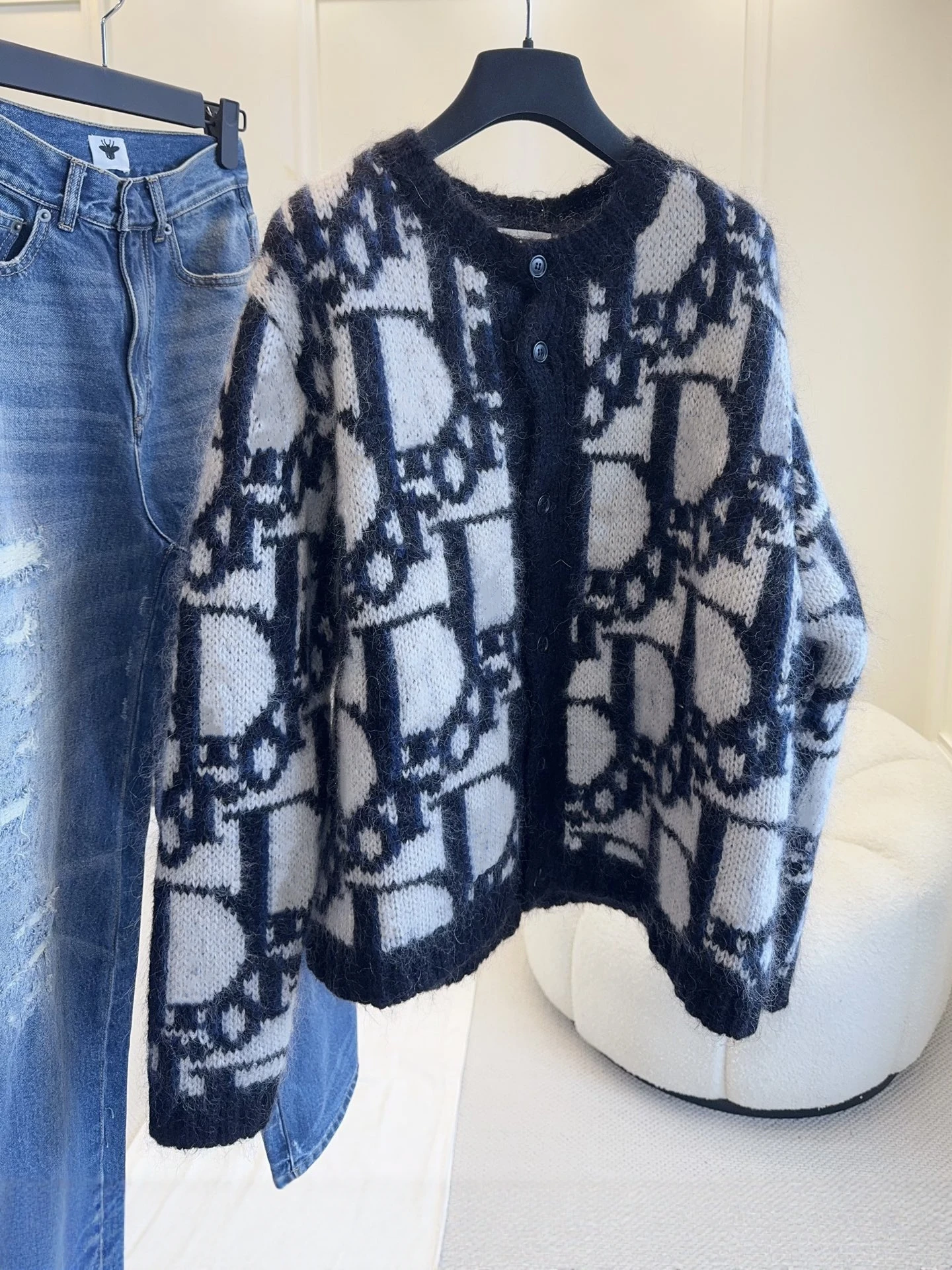 

High-End European Style Letter Print Cashmere Knitted Cardigan Women's round Neck Open-Shirt Outerwear Loose Fit Winter Coat