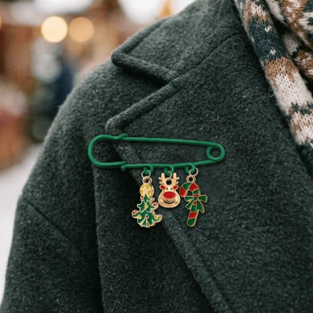 Fashion Christmas Dangle Safety Pin Enamel Alloy Reindeer Tree Charm Brooch Rust-proof Cartoon Holiday Outfit Badge Pin