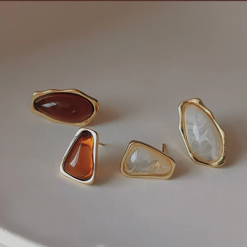 2025 Retro Irregular Brown Colored Acrylic Studs Fashion Geometric Asymmetric Earrings For Women Trendy Jewelry Gift Accessories