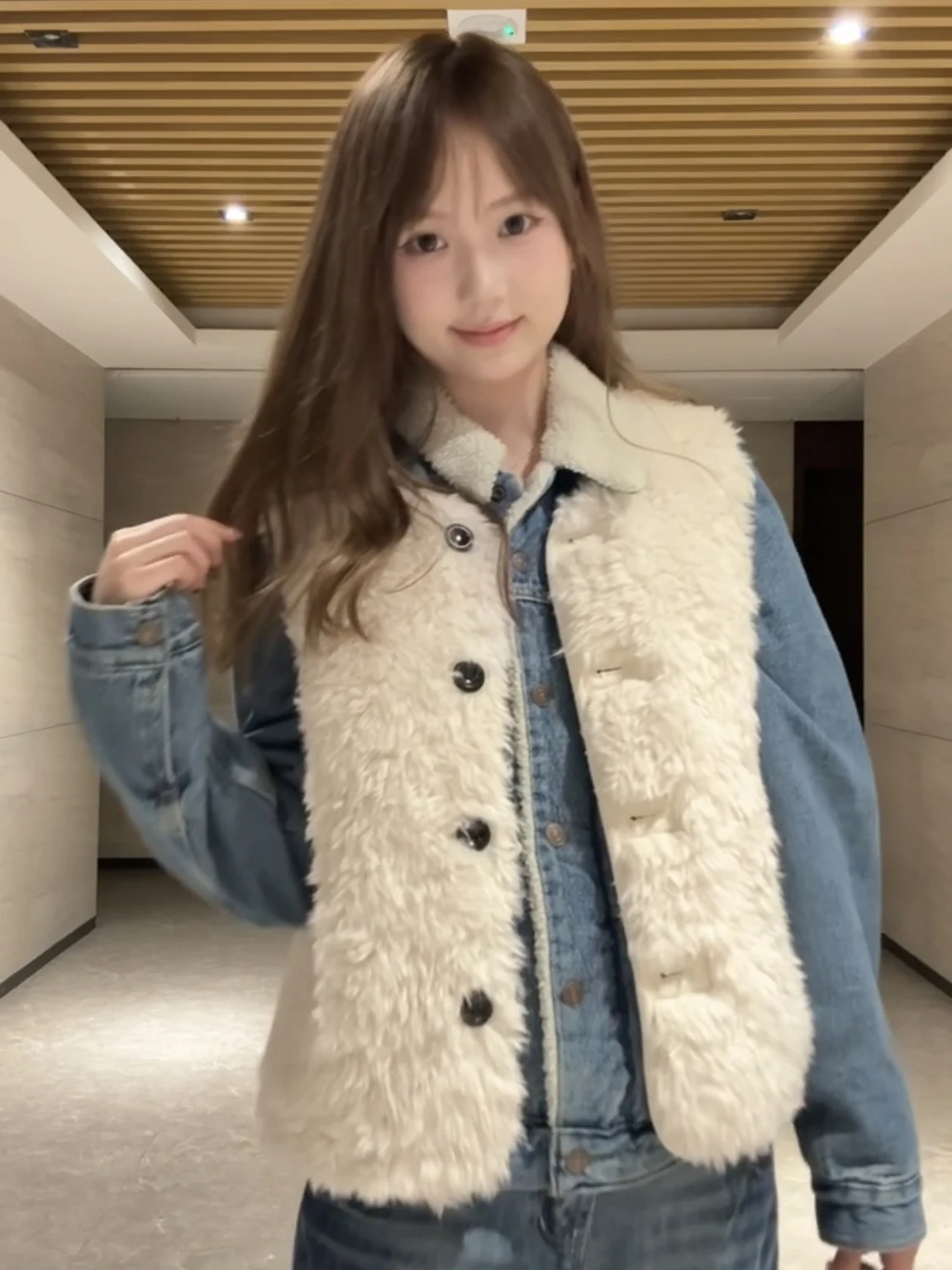 

Жилет из белого меха ягненка, женский, высококачественный, дизайнерский, в стиле фэшн, осенний, верхняя одежда, теплый, утолщенный, без...