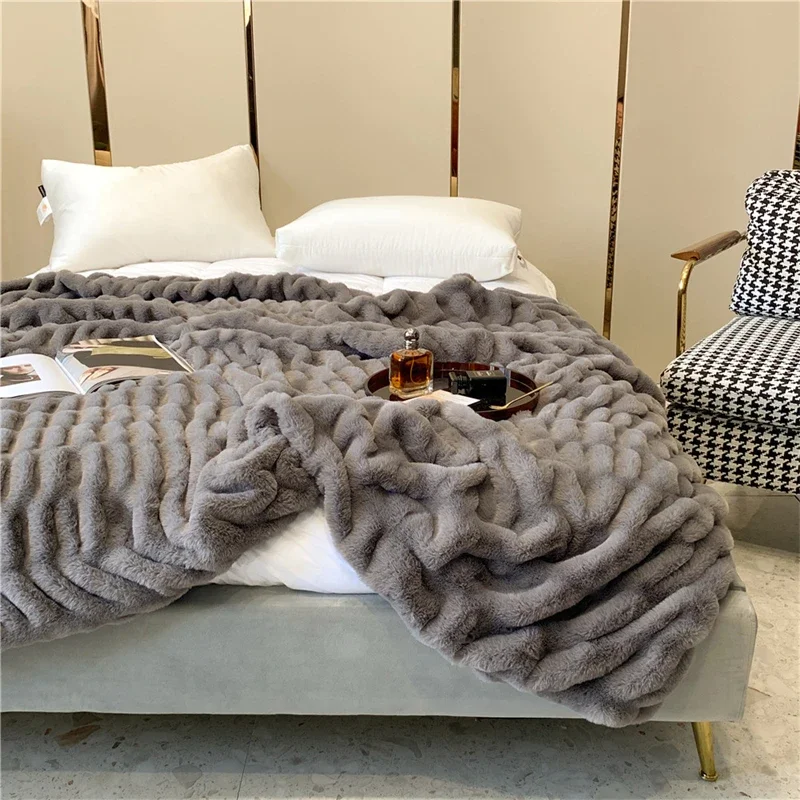 

High-end Faux Rabbit Fur Warm Winter Blanket Soft Thicken Warmth Blankets for Beds Comfortable Skin-Friendly Luxury Blanket Cozy