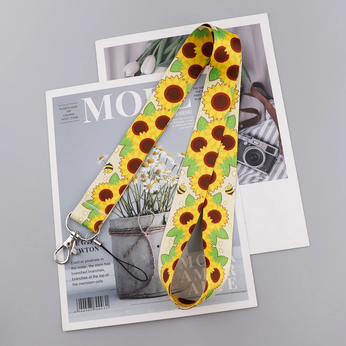 Ransitute R2943 Fashion Sunflower Bee Flowers ID Card Holder Bus Card Holder Staff Card Lanyard For Keys Phone DIY Hang Rope