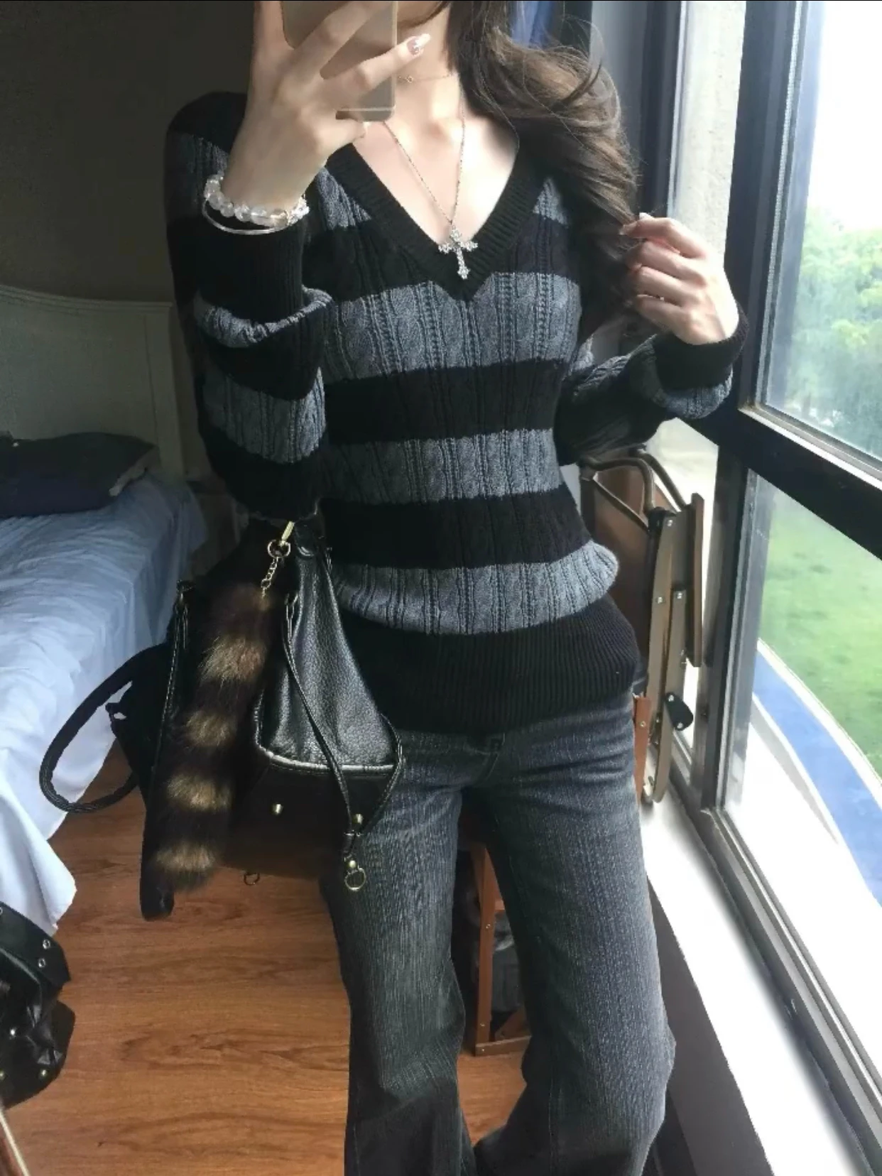 Karrram Japanischer Y2k V-Ausschnitt Gestreifter Pullover Vintage Harajuku Strick Slim Pullover Koreanischer Stil Herbst Strickwaren Amerikanischer Retro 90er – Detail 3