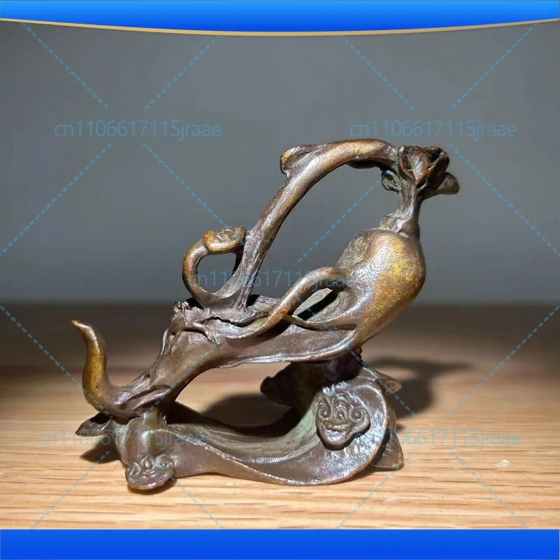Ruyi de cobre retro con ginseng, pequeño adorno antiguo auspicioso para ceremonia del té en el hogar y juego del té, estilo vida antigua.