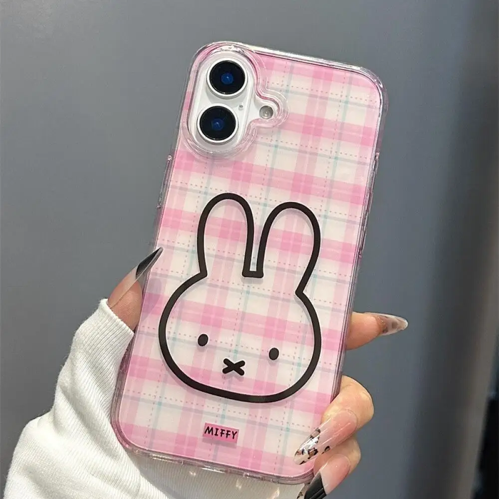 La custodia per telefono con fotocamera a forma di cuore per ragazza con cordino carino a quadretti Miffy Rabbit è adatta per la serie Iphone16 15 14 13Promax