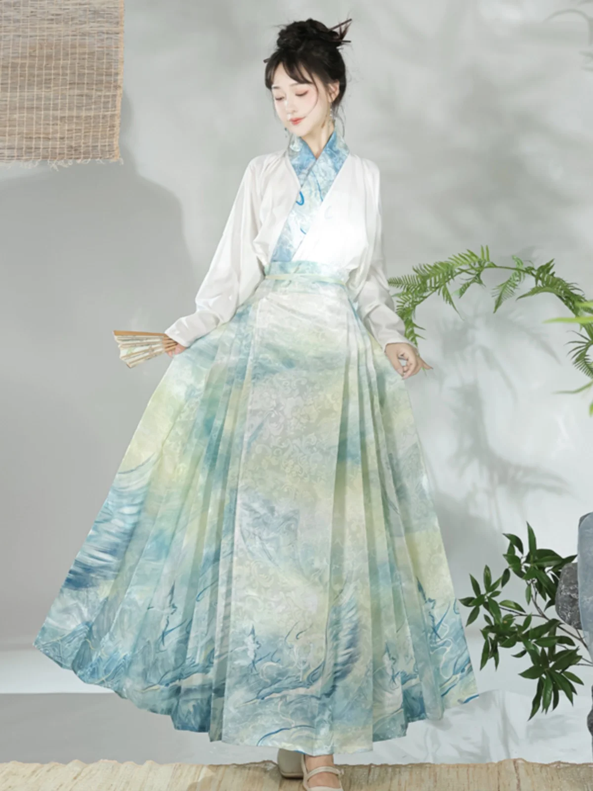 original Hanfu female Ming style cross collar aircraft sleeve national style horse face skirt set for daily commuting,