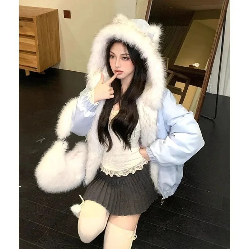 

Новые зимние куртки с капюшоном Mount Carving Mao Mao Wears как спереди и сзади. Теплые куртки на хлопковой подкладке. Мужские и женские куртки на хлопковой подкладке.