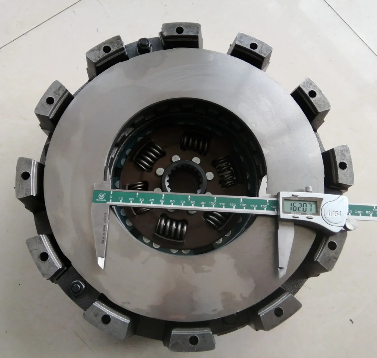 TB550.211B.1 مجموعة القابض الأصلية لقطع غيار محرك الجرار الزراعية LOVOL للآلات الزراعية #2