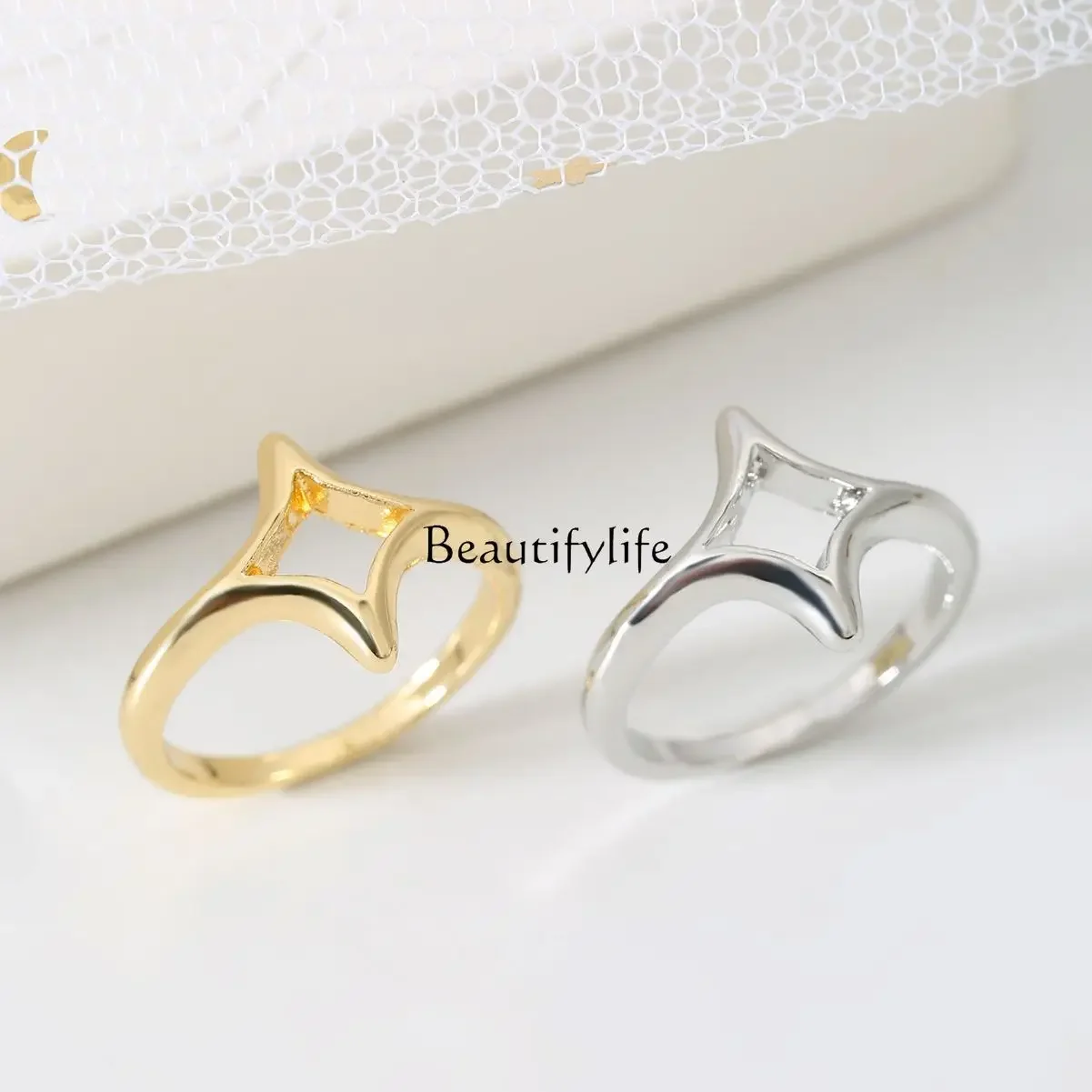 

Stylish and simple Korean version hollow tetragonal star jewelry niche versatile