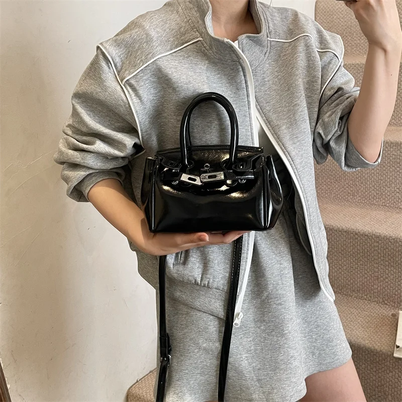 

New women's chain strap crossbody bag, outdoor casual shoulder bag, elegant women's comfortable handbag