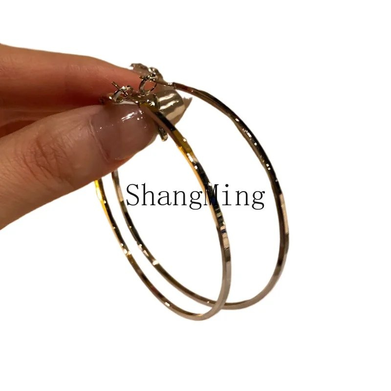 CL and exaggerated large circle stud earrings, high-end square round face, suitable for unique earrings, earrings.
