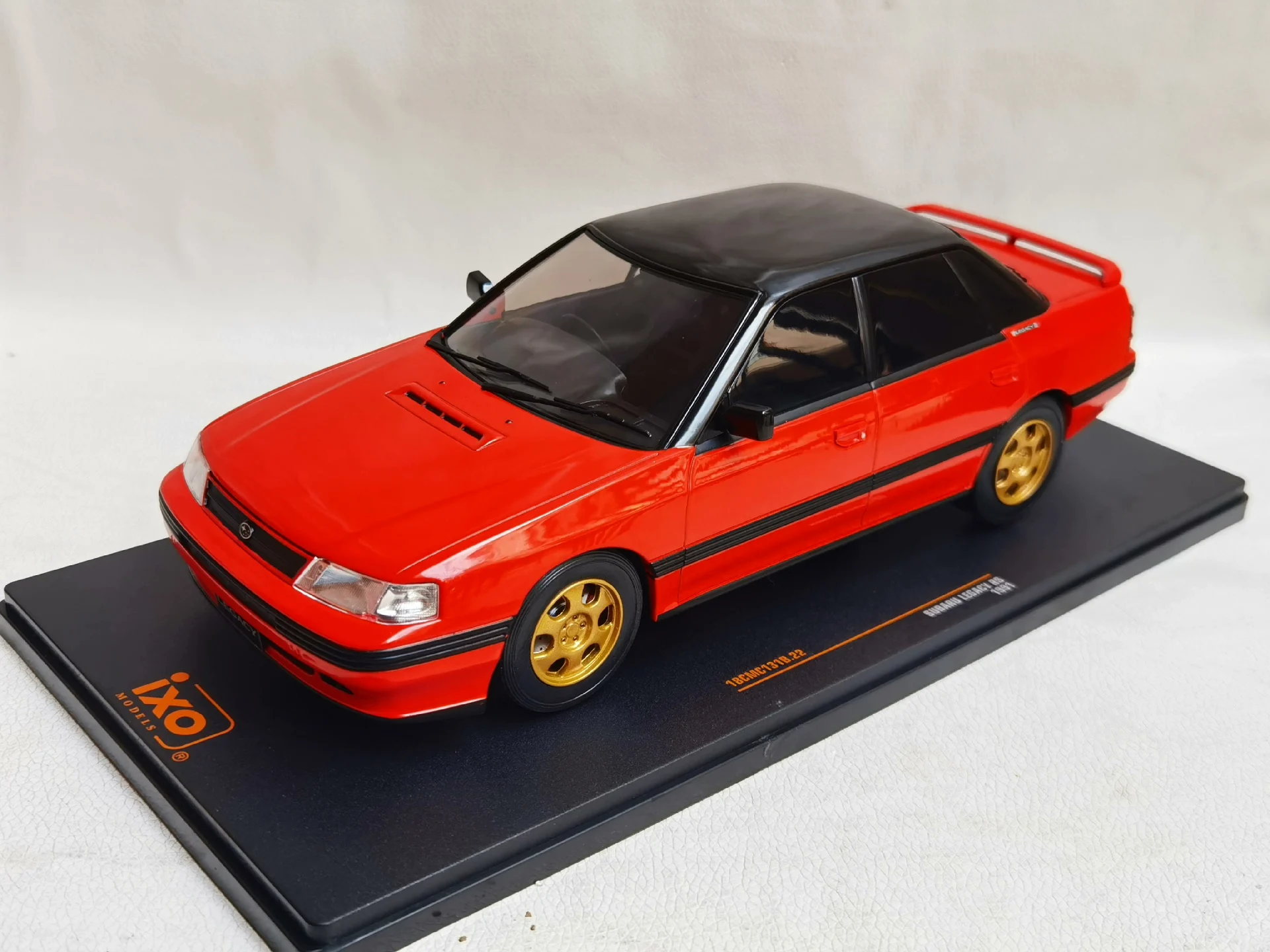 

Diecast IXO 1/18 Scale SUBARU LEGACY RS 1991 Subaru Alloy Car Model Collectible Toy Gift Souvenir Display Ornament