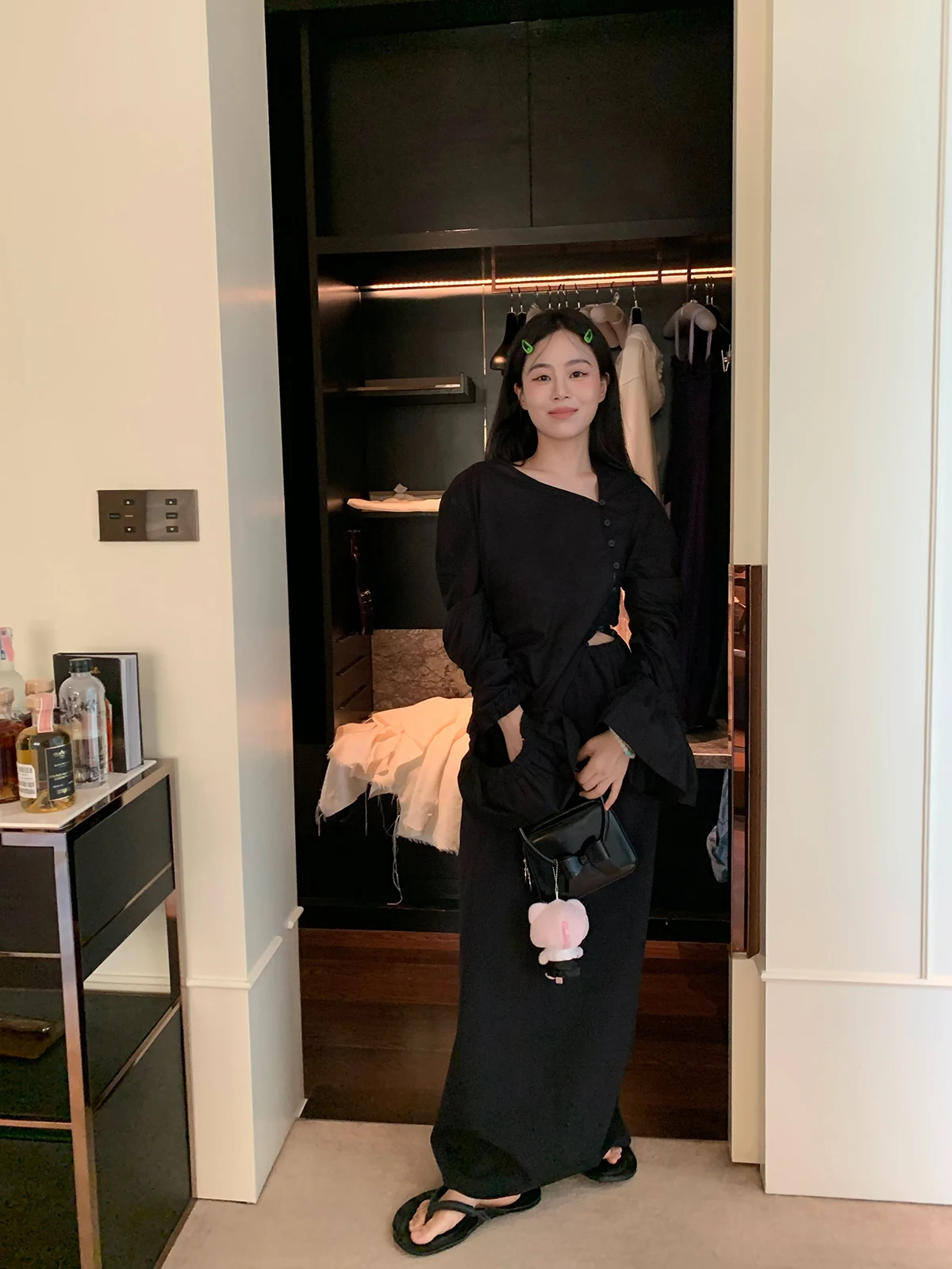 

Новая женская рубашка в китайском стиле с асимметричным дизайном, из хлопка, с длинным рукавом, V-образным вырезом, на пуговицах, стандартного кроя, для весны и лета.