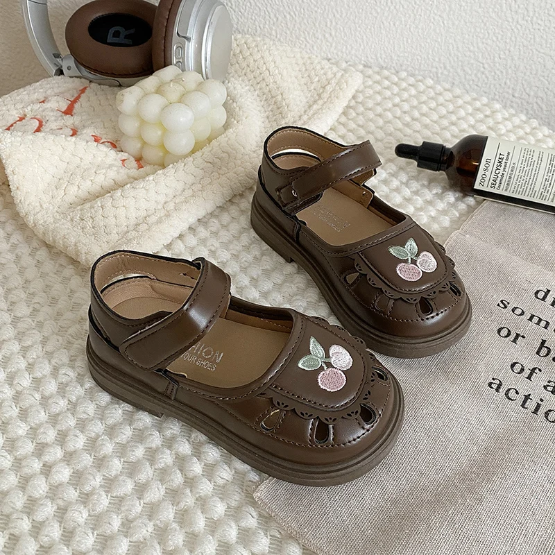 Girls Closed Toe Sandals Summer Anti-Collision Shoes Kids Cherry Embroidery Hollow Out Flats Kindergarten Shoes