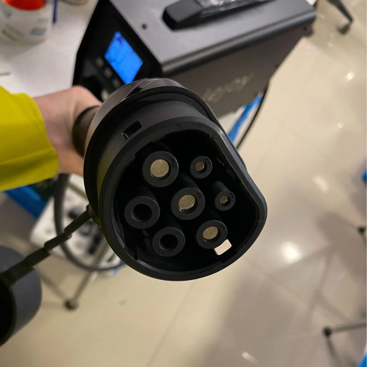 

European standard new energy vehicle discharge gun external discharge outdoor discharge device European standard 5KW 220V