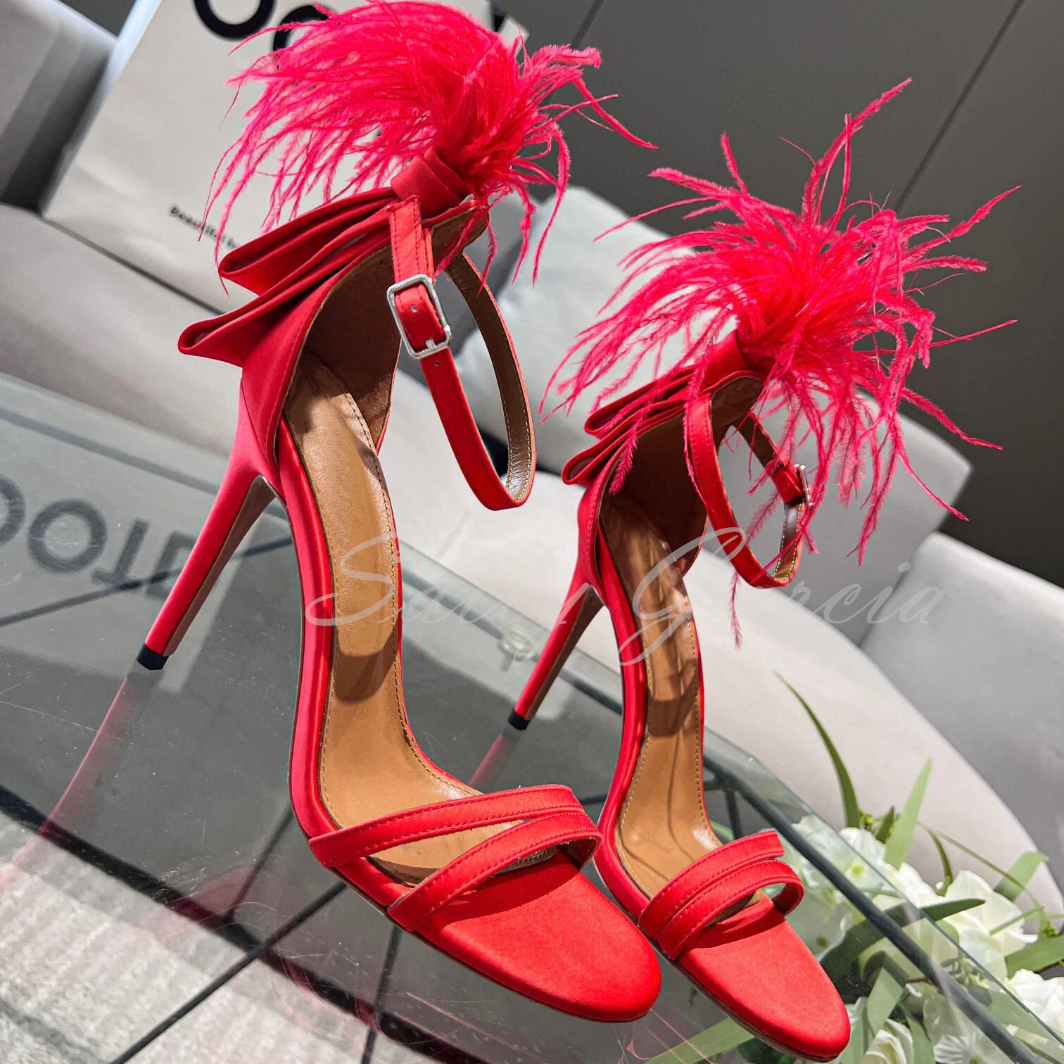 

Red Stain Stiletto Heel Peep Toe Sandals Women Thin High Heels New Design Back Feather Party Sandals Wedding Shoes Summer Pumps