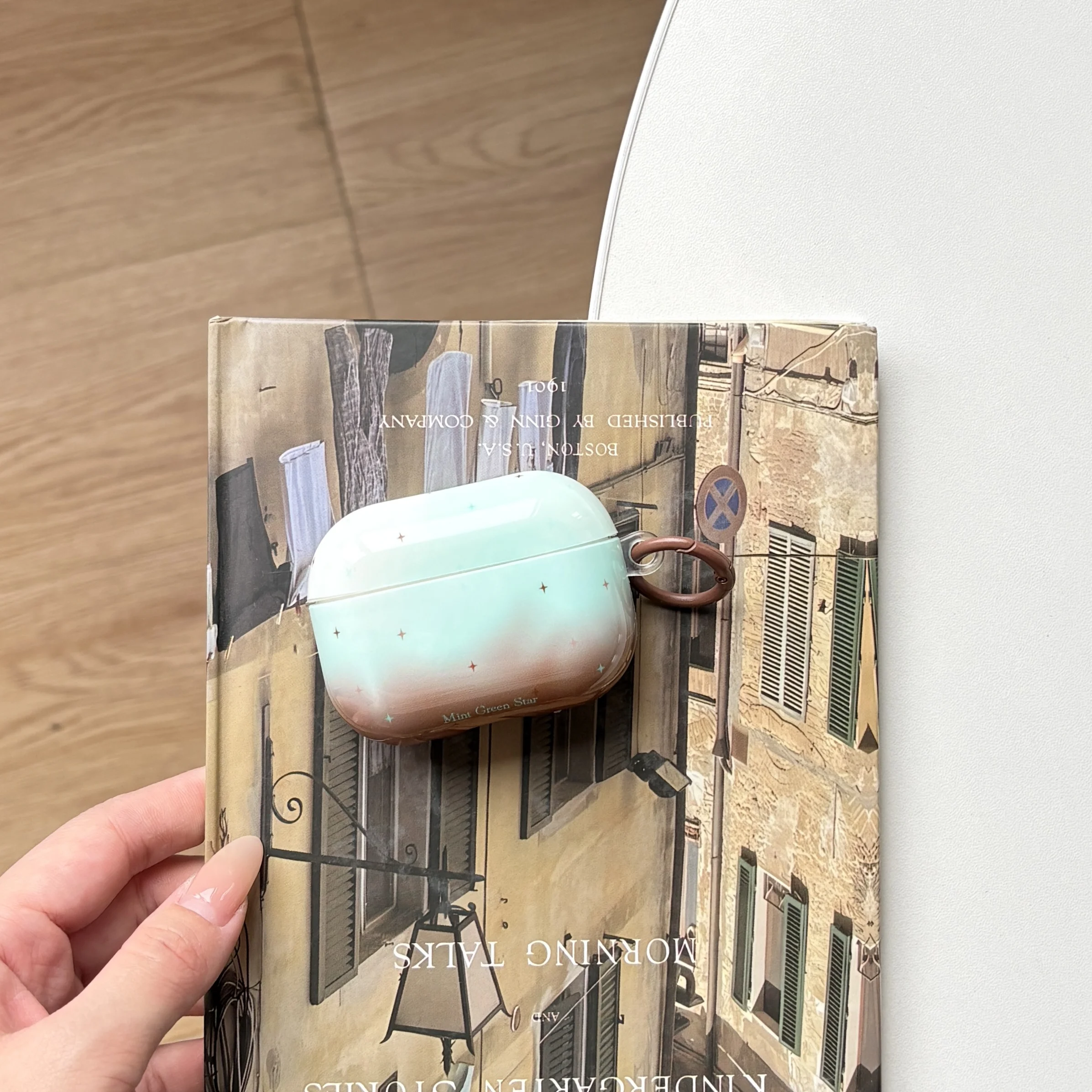 حافظة سماعة أذن بنية متدرجة باللون الأخضر النعناعي مع حلقة بنية مناسبة لأجهزة AirPods Pro3 Pro2 1 2 3 4 Pro