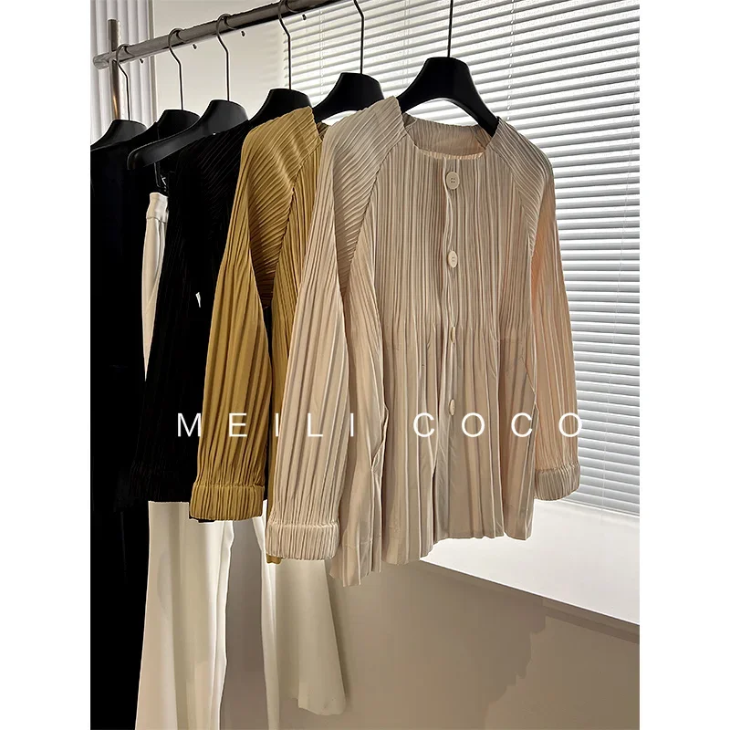 YUDX 2024 Autumn New Pleated Women\'s Jacket Round Neck Single Breasted Design Niche Short Solid Color Fashion Temperament Top