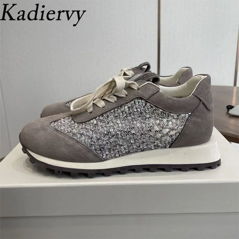 

Новые повседневные женские кроссовки с круглым носком на шнуровке и блестками, удобные кроссовки с бусинами, женские туфли на плоской подошве из коровьей замши в стиле пэчворк